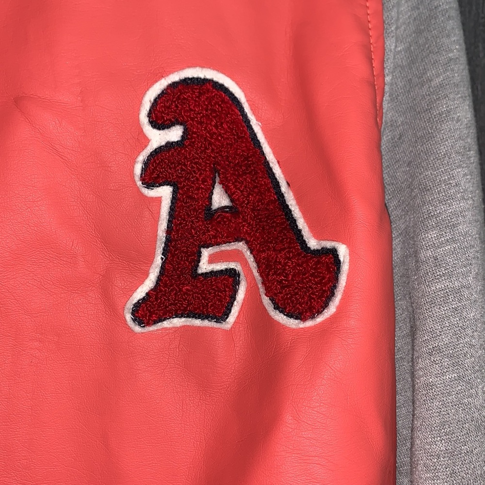 Red & gray jacket - Picture 5 of 6